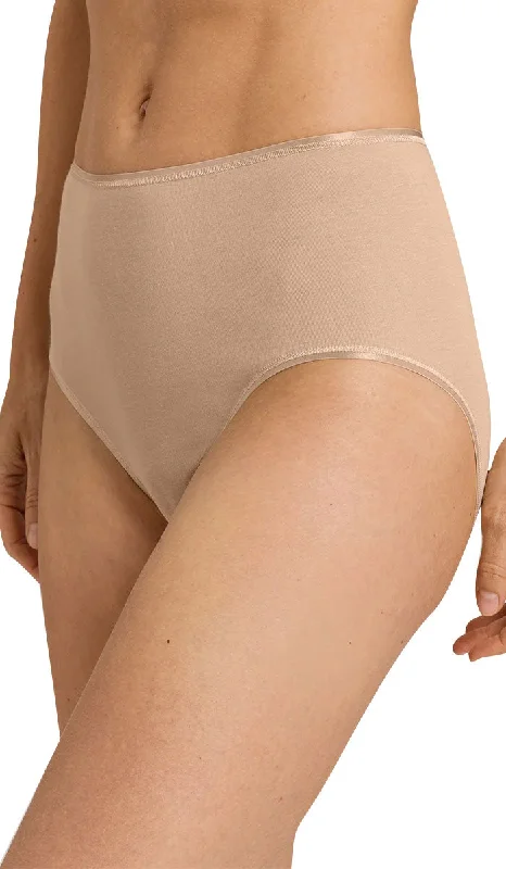 seamless panties with a concealed waistband and moisture-wicking finish for all-day wearHanro 100% Cotton Underwear Maxi Brief Seamless in Beige 1625