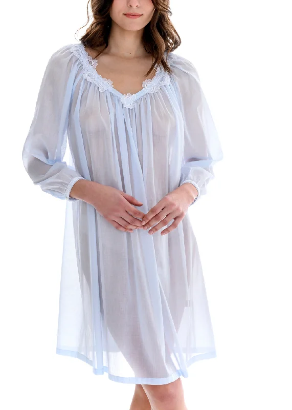 women's pajamas in pastel colorsCelestine knielanges Nachthemd AMARILIS hellblau Blütenspitze Langarm aus Batist