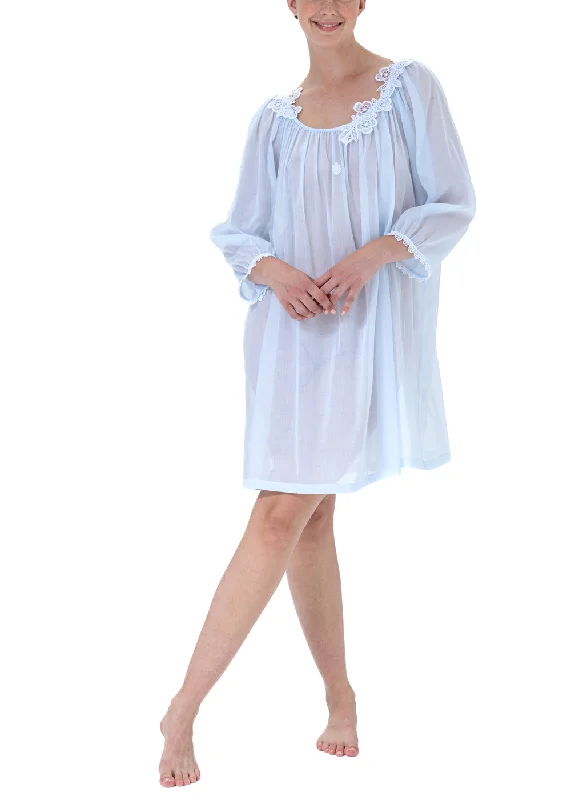 women's pajamas with a timeless appealCelestine Nachthemd RONYA hellblau Blütenspitze 3 4tel Arm Batist