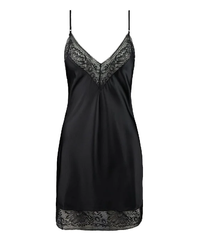 women's pajamas with a cozy, warm feelAubade Midnight Whisper Nightie Noir