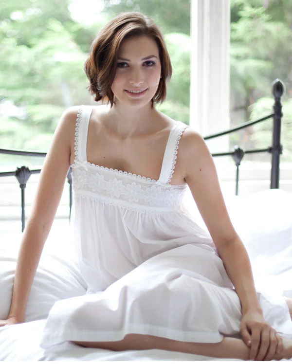 women's pajamas for travelCottonreal 'Helen' White Cotton Nightdress