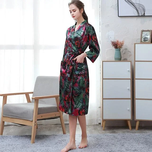 women's pajamas with an adjustable necklinePeignoir Femme<br> Artiste