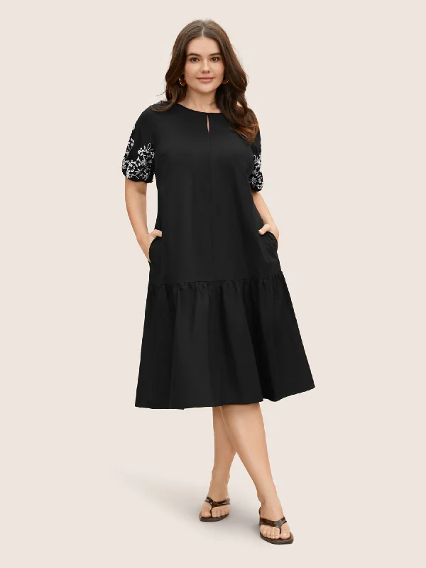 Women's Square-Neck DressesFloral Embroidered Keyhole Lantern Sleeve Dress